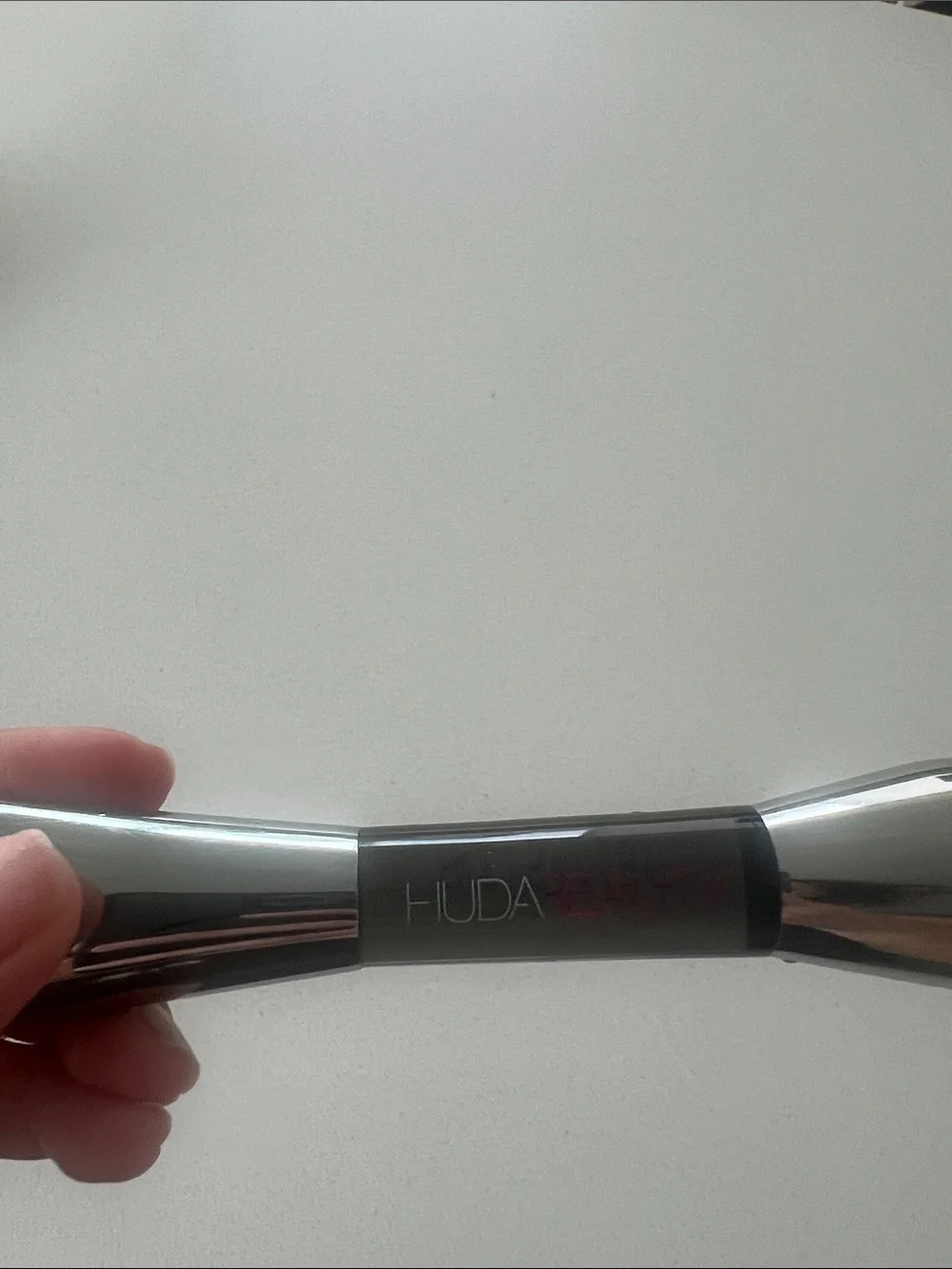 HUDA BEAUTY Double-Ended Powder & Blush Brush - Silver Handle with Pink Bristles